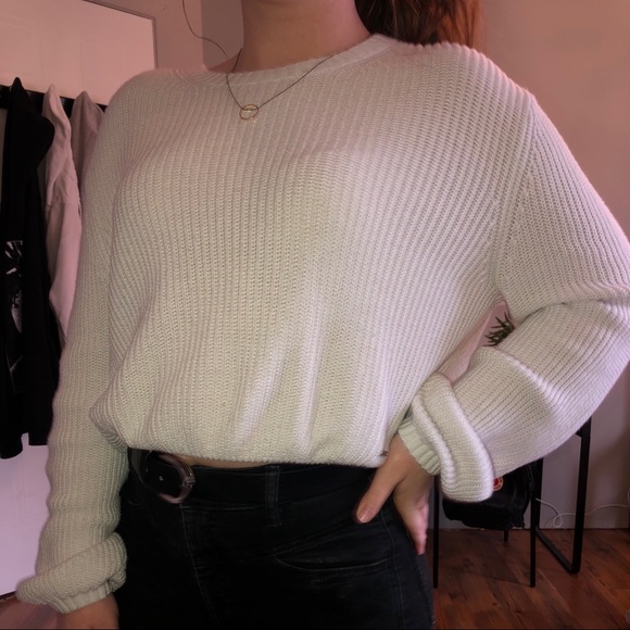 Hollister sweater - Picture 2 of 4